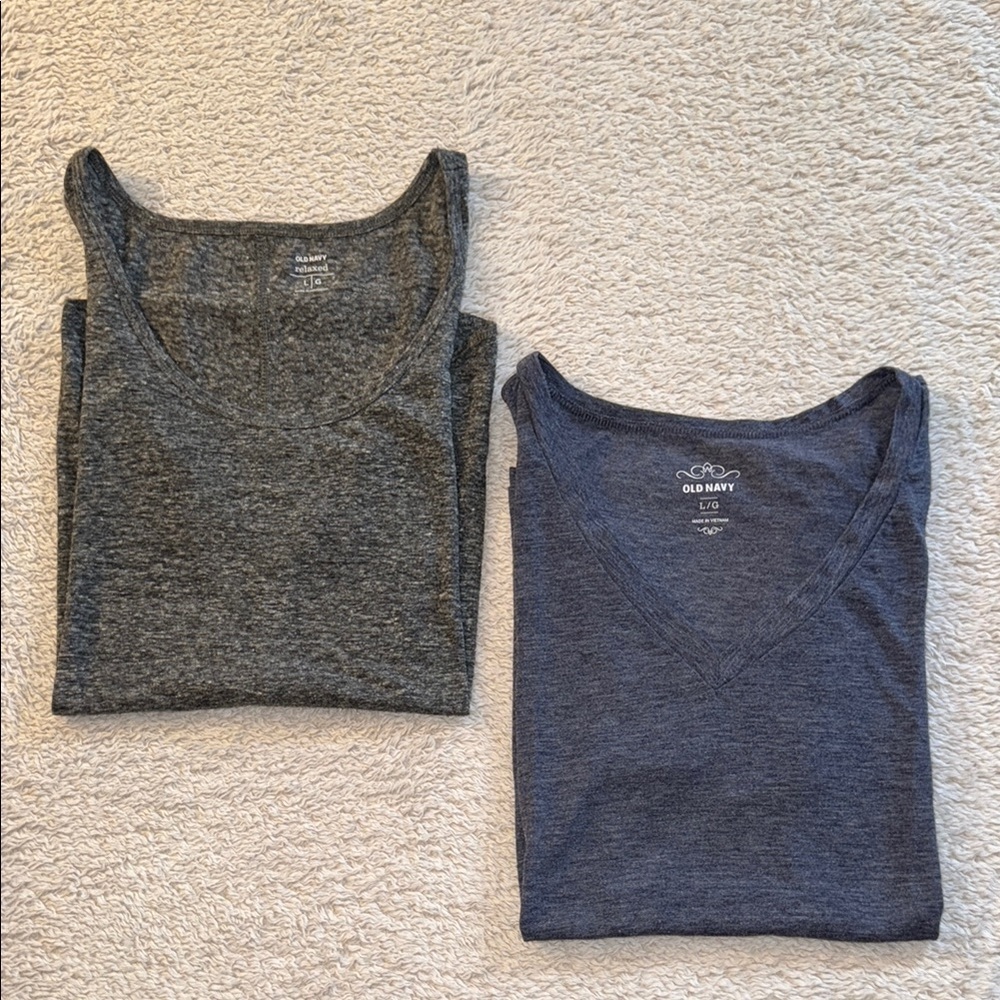 👕 2-Piece Women’s T-Shirt Bundle – Size Large